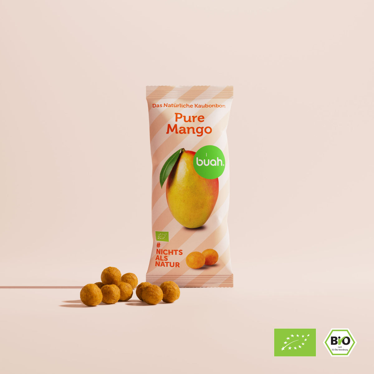 buah Mango Kaubonbon Packung vor pastell-farbigem Hintergrund