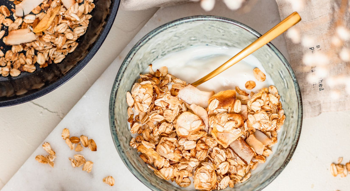Mango-Kokos-Granola auf Mascarpone Creme