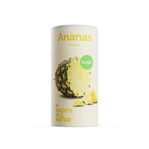 Zwei Dosen buah Ananas nebeneinander mit einem kleinen Haufen gefriergetrockneter Ananas im Vordergrund
