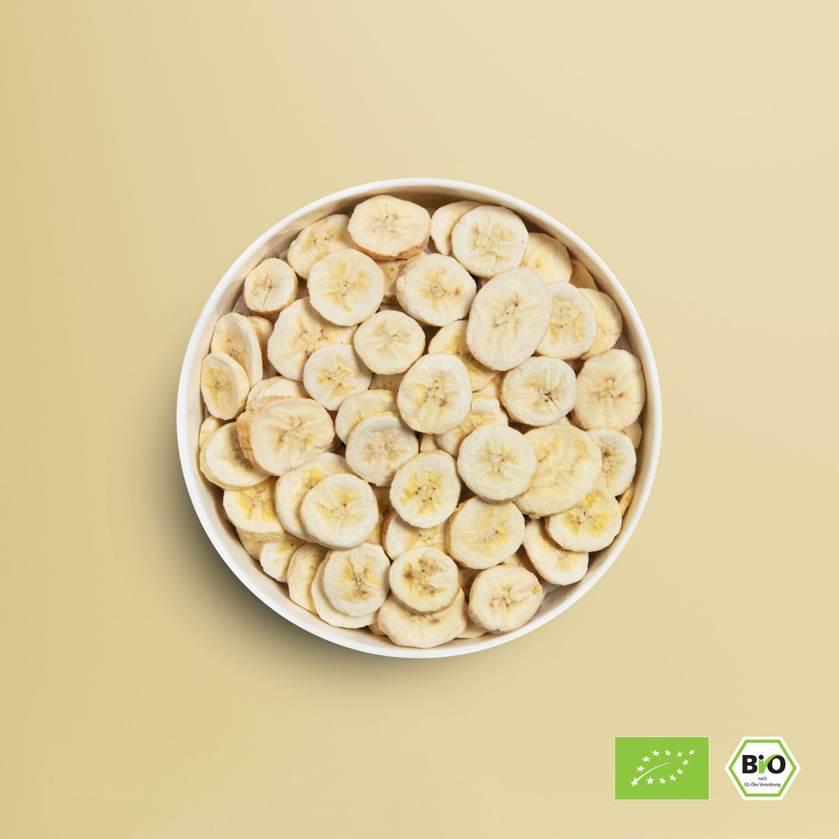 Gefriergetrocknete Bananenchips von buah in einer Schale