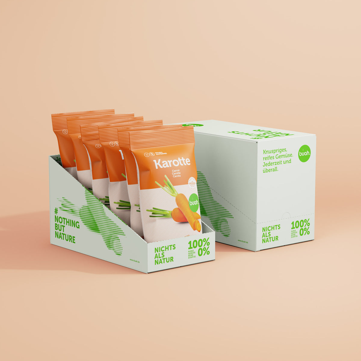 6 Packungen buah Karottenchips hintereinander aufgestellt in einer weißen Papierbox von buah